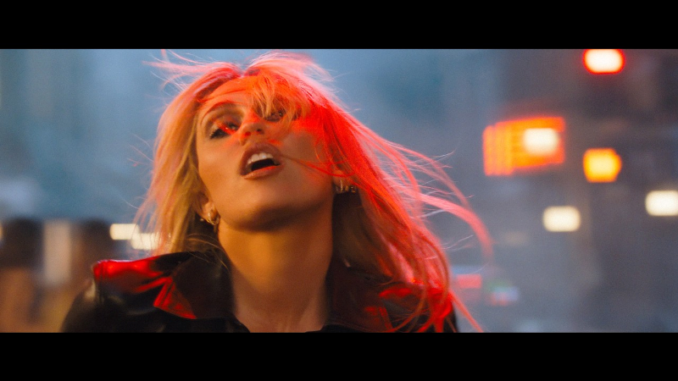 Bass Persuades Lyrics - Miley Cyrus